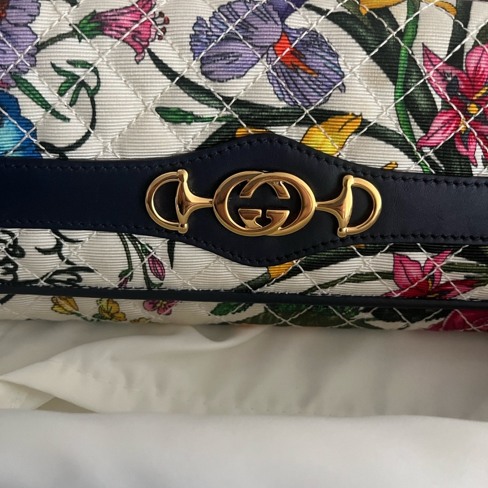 Gucci Zumi Continental Wallet
Quilted Flora Canvas, EUC - Picture 3 of 17